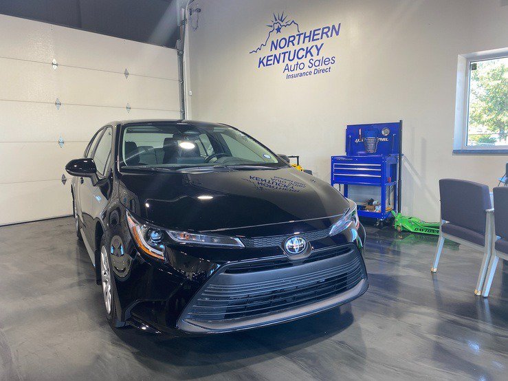 Used 2026 Toyota Corolla LE FWD image 2