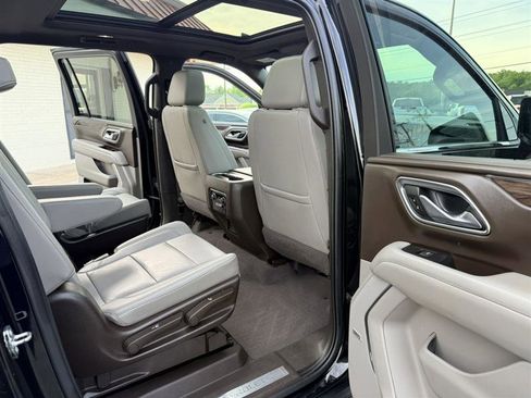 Used 2022 Chevrolet Suburban LT w/ LT Signature Package AWD/4WD image 16
