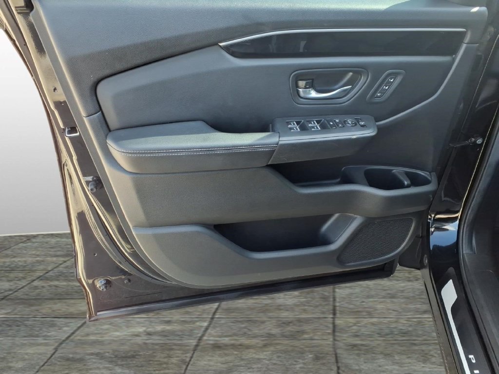 Used 2025 Honda Pilot EX-L image 11