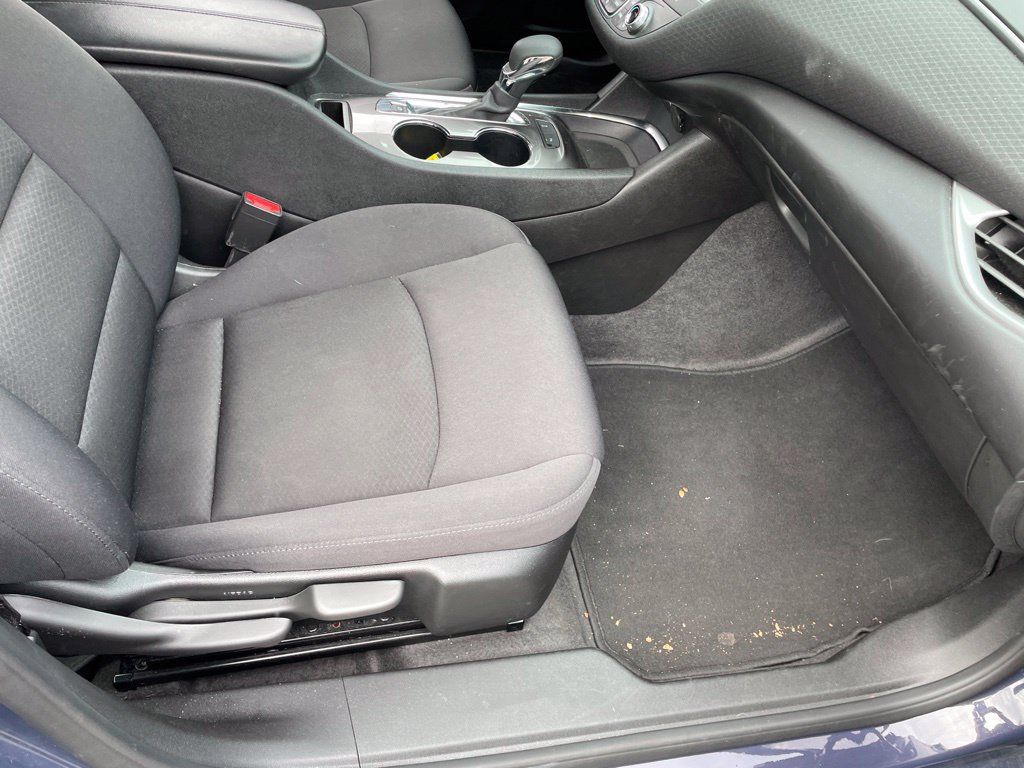 Used 2025 Chevrolet Malibu LT FWD image 12