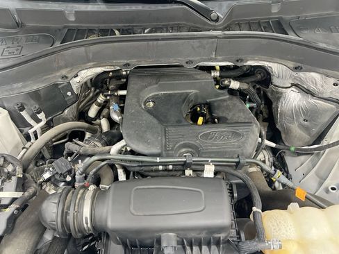 Used 2020 Ford Explorer XLT w/ Equipment Group 202A AWD/4WD image 27