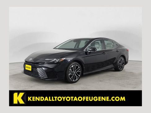 Used 2025 Toyota Camry XLE FWD image 1