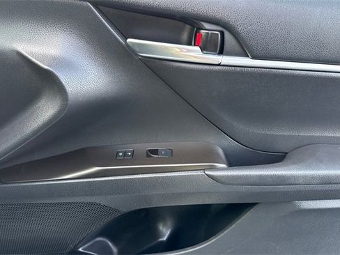 Used 2022 Toyota Camry SE image 20