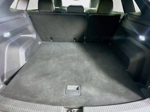 Used 2024 Volkswagen Atlas Cross Sport SE image 27