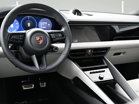 Certified 2025 Porsche Macan 4S Electric AWD/4WD image 8