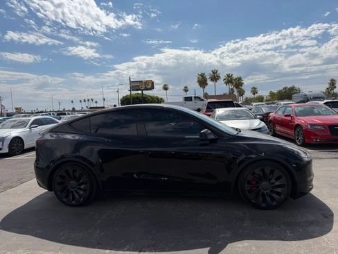 Used 2022 Tesla Model Y Performance AWD/4WD image 13