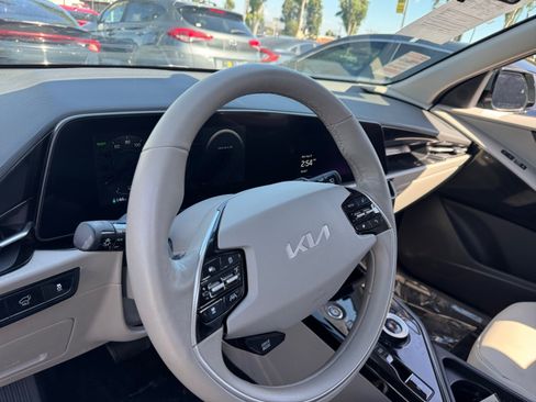 Used 2023 Kia Niro Wind w/ Wind Preserve Package FWD image 23
