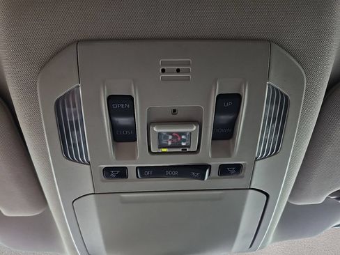 Used 2021 Toyota Highlander XLE FWD image 28