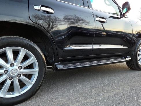 Used 2011 Lexus LX 570 4WD image 18