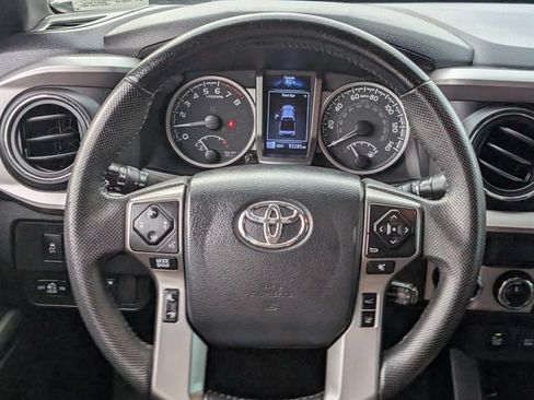 Used 2020 Toyota Tacoma Limited AWD/4WD image 12