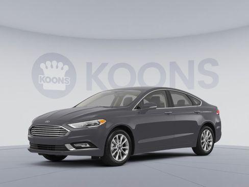 Used 2017 Ford Fusion SE w/ Fusion SE Technology Package FWD image 1