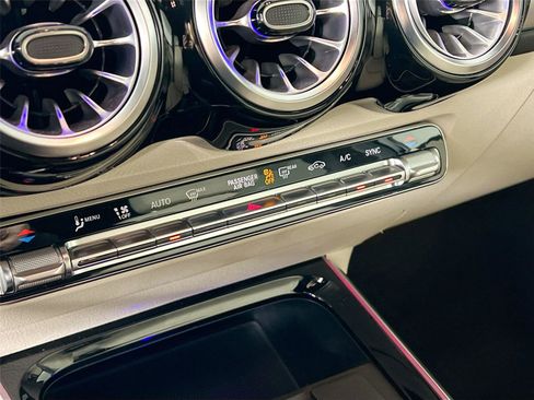 Certified 2022 Mercedes-Benz GLB 250 4MATIC image 14