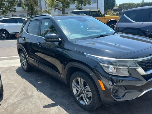 Used 2021 Kia Seltos S FWD image 6
