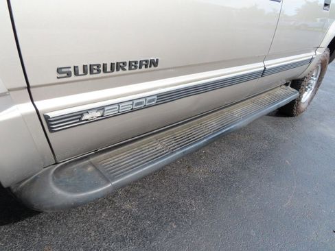 Used 1999 Chevrolet Suburban 2500 w/ Preferred Equipment Group 3 AWD/4WD image 13