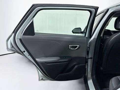 Used 2025 Kia K4 FWD image 25