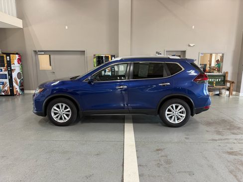 Used 2018 Nissan Rogue SV FWD image 1