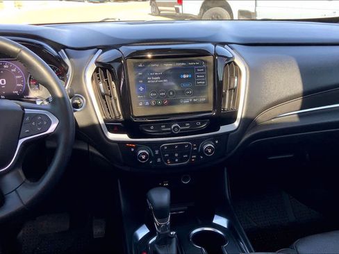Used 2023 Chevrolet Traverse High Country image 7