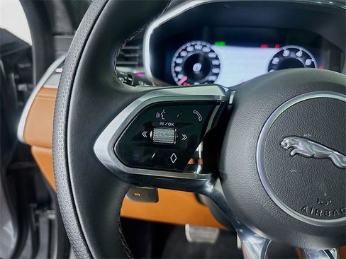 Certified 2024 Jaguar F-PACE SVR image 10