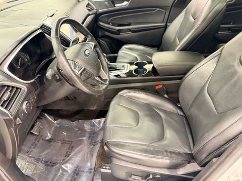 Used 2018 Ford Edge Titanium w/ Technology Package image 34