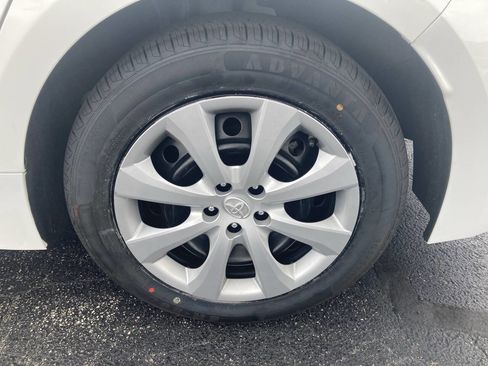 Used 2022 Toyota Corolla LE image 27