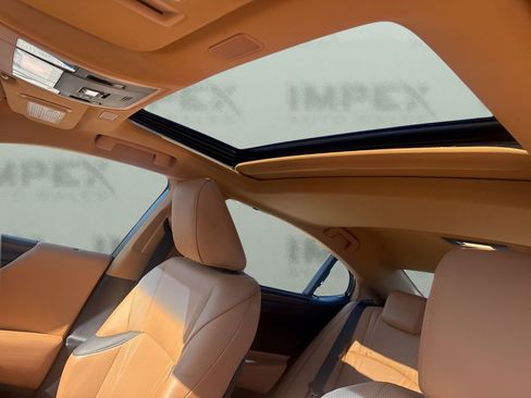 Used 2022 Lexus ES 300h Ultra Luxury image 12