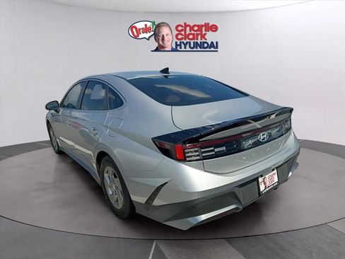 Used 2025 Hyundai Sonata SE FWD image 2