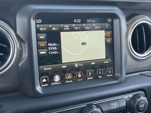 Used 2018 Jeep Wrangler Unlimited Sahara w/ Uconnect 4C Nav & Sound Group AWD/4WD image 25