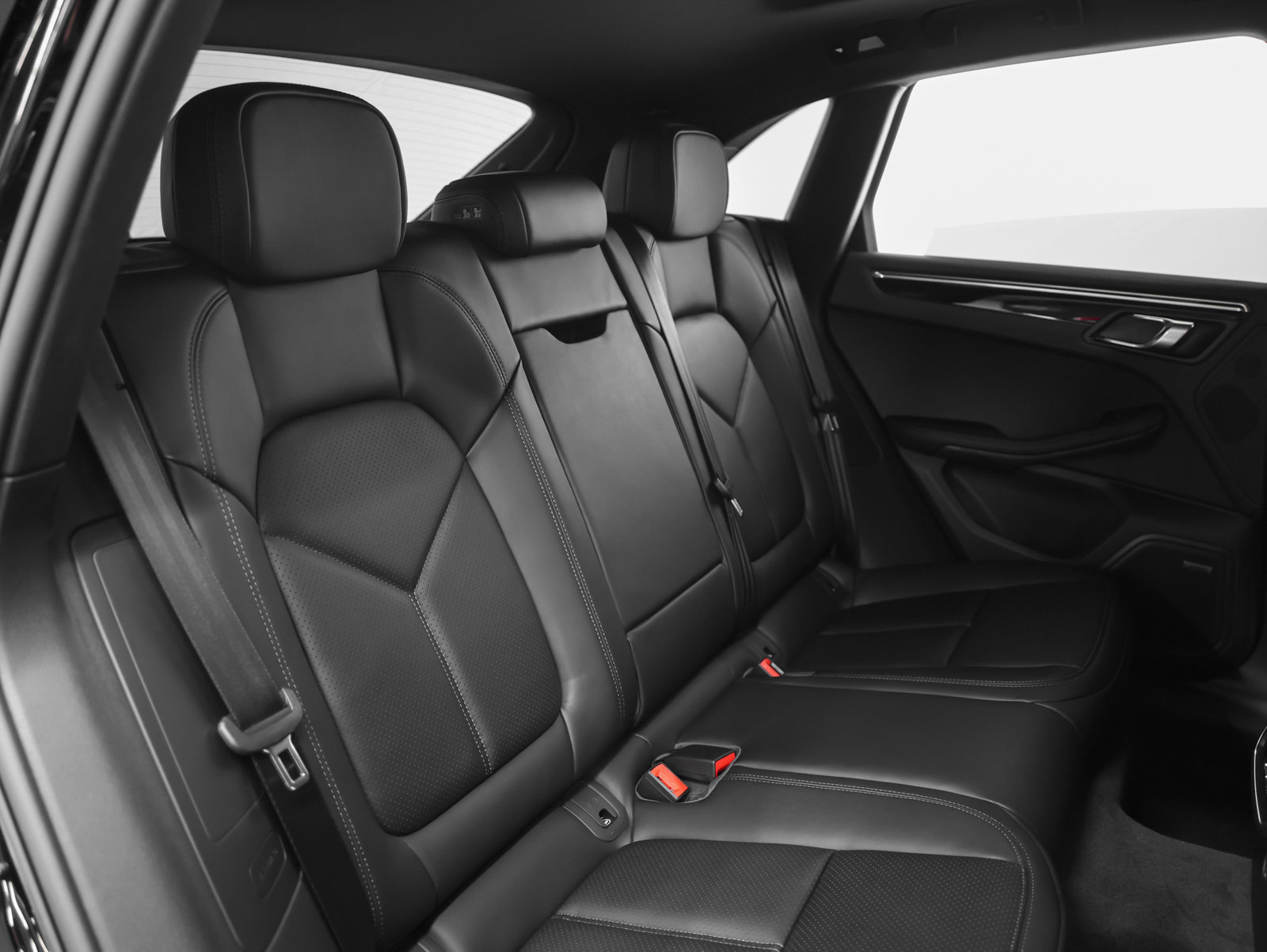 Certified 2026 Porsche Macan AWD/4WD image 24