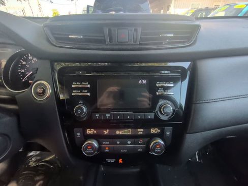 Used 2017 Nissan Rogue SV FWD image 17
