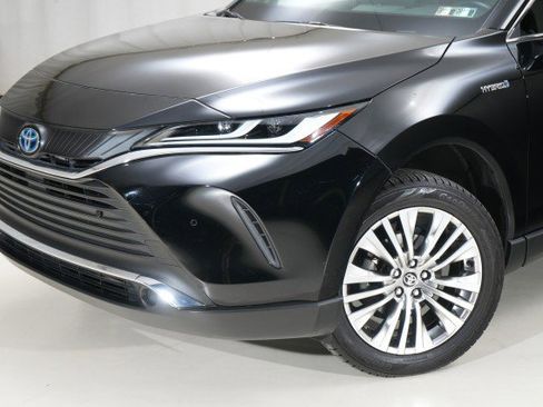 Used 2021 Toyota Venza XLE image 6