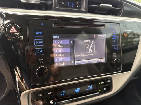 Used 2017 Toyota Corolla LE FWD image 6