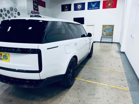 Used 2025 Land Rover Range Rover Long Wheelbase SE image 23