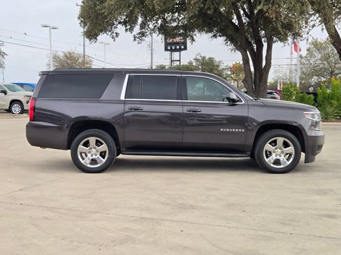 Used 2017 Chevrolet Suburban LS image 2