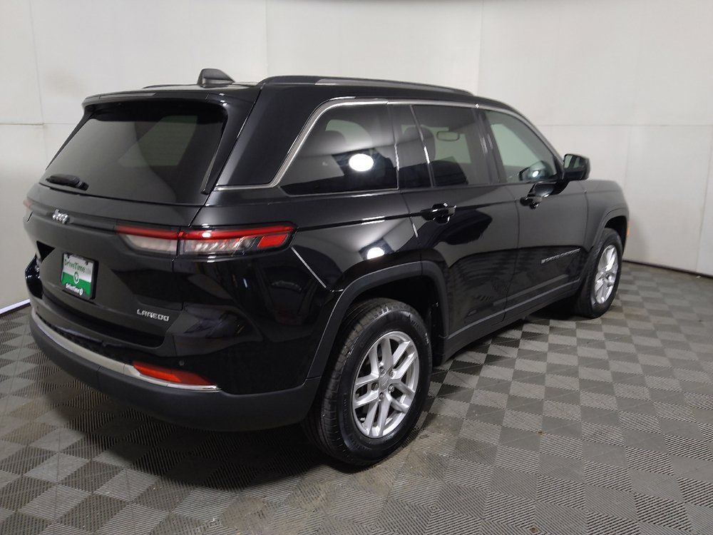 Used 2023 Jeep Grand Cherokee Laredo w/ Luxury Tech Group I AWD/4WD image 10