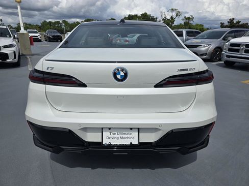 New 2025 BMW i7 xDrive60 w/ Premium Package image 4