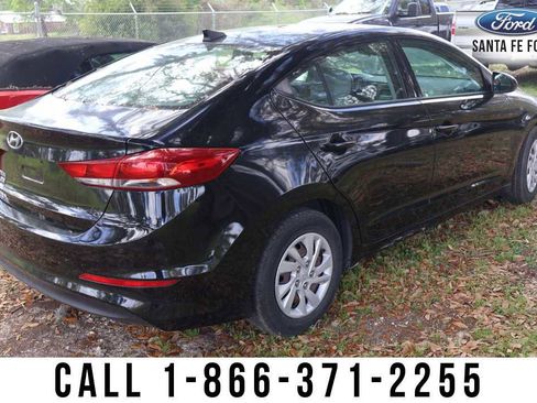 Used 2017 Hyundai Elantra SE image 3