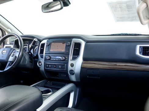 Used 2019 Nissan Titan SL image 7