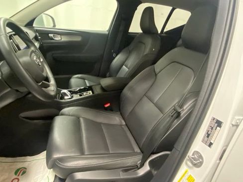 Used 2025 Volvo XC40 B5 Plus AWD/4WD image 10