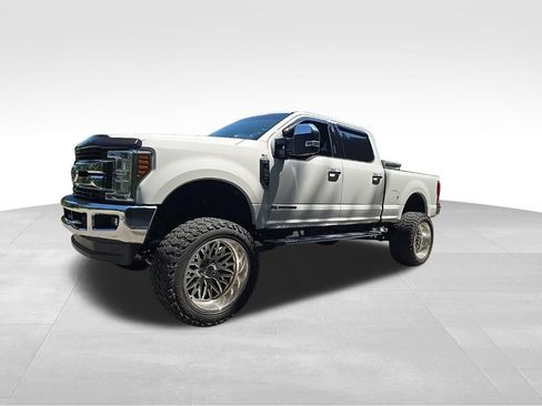 Used 2019 Ford F250 XLT w/ XLT Premium Package AWD/4WD image 5