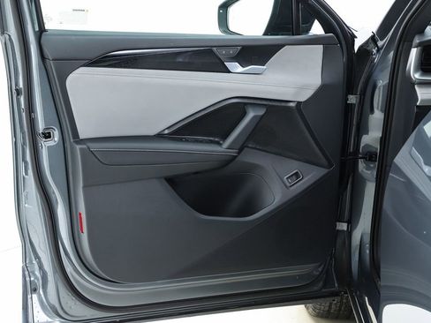 New 2026 Volkswagen Tiguan SE R-Line image 18