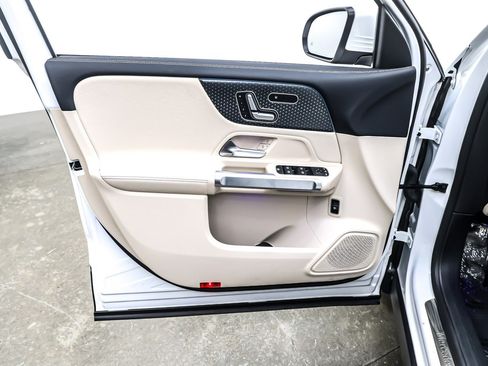 Certified 2025 Mercedes-Benz GLB 250 image 23