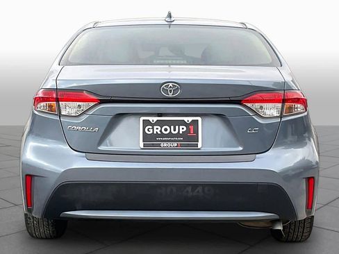 Used 2021 Toyota Corolla LE FWD image 3