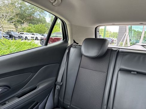 Used 2021 Buick Encore Preferred w/ Safety Package II FWD image 17