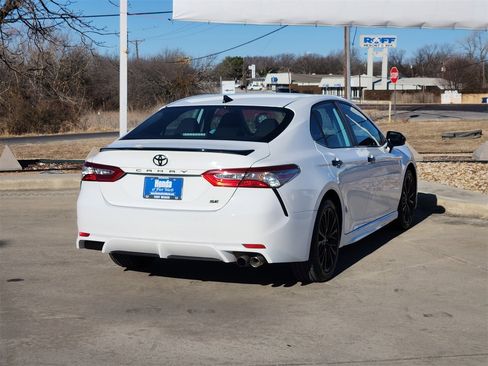 Used 2019 Toyota Camry SE image 5