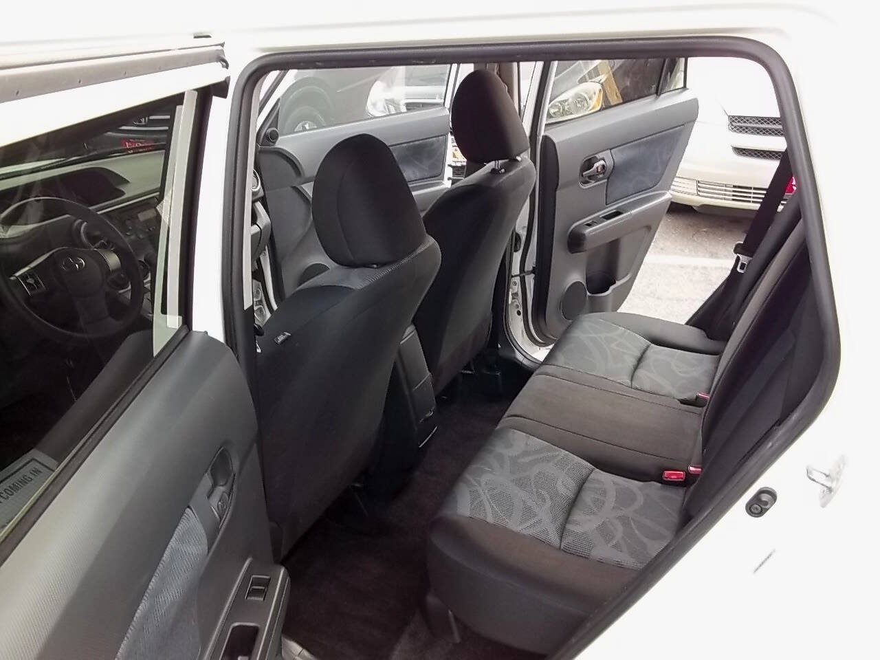 Used 2012 Scion xB FWD image 7