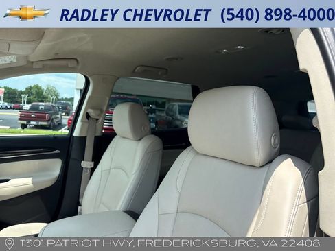 Certified 2024 Buick Enclave Essence AWD/4WD image 2