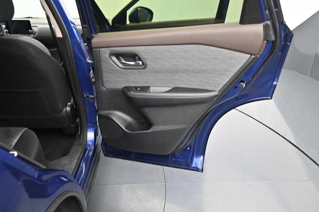 Used 2023 Nissan Rogue SV AWD/4WD image 13