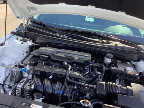 Certified 2025 Hyundai Elantra Sport image 12