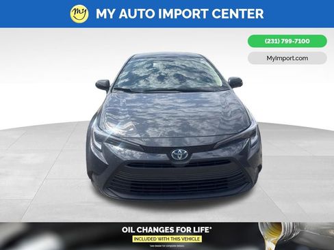 Used 2025 Toyota Corolla LE AWD/4WD image 2