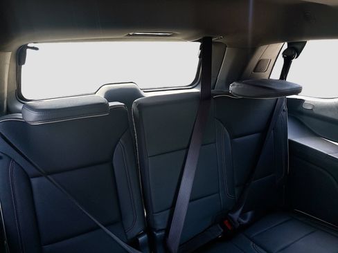 Used 2024 GMC Yukon SLT w/ SLT Luxury Package RWD image 27
